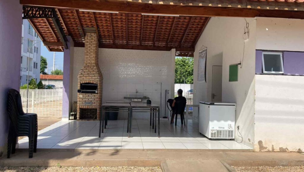 Salão de festas com bar e churrasqueira